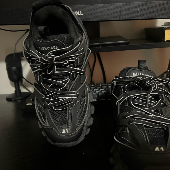 Balenc Track Shoes (Size 8) - Picture 3 of 5